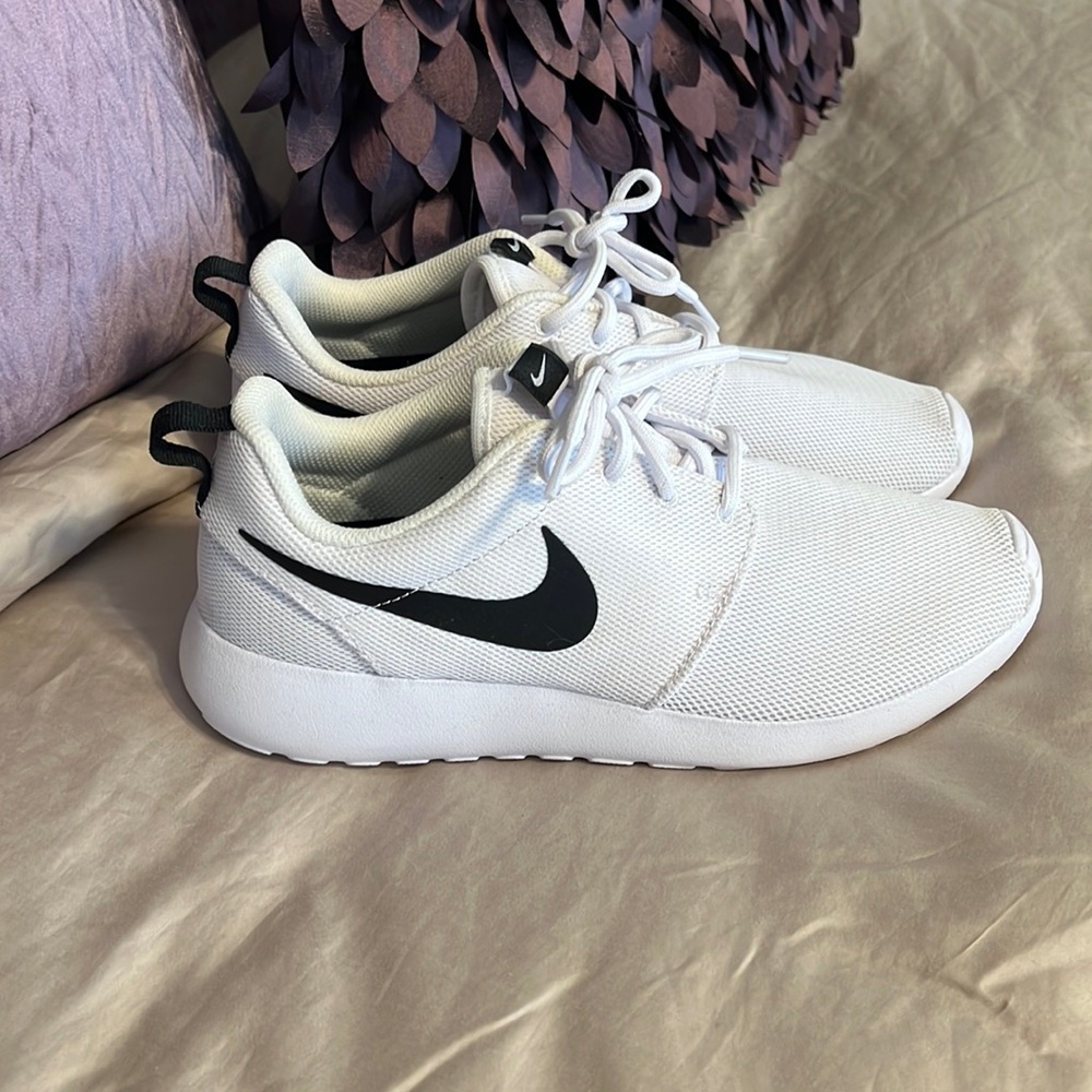 Nike Roshe Run Sneakers